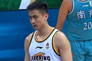来了！北京男篮新外援杰伦-亚当斯昨日已经开始跟队训练